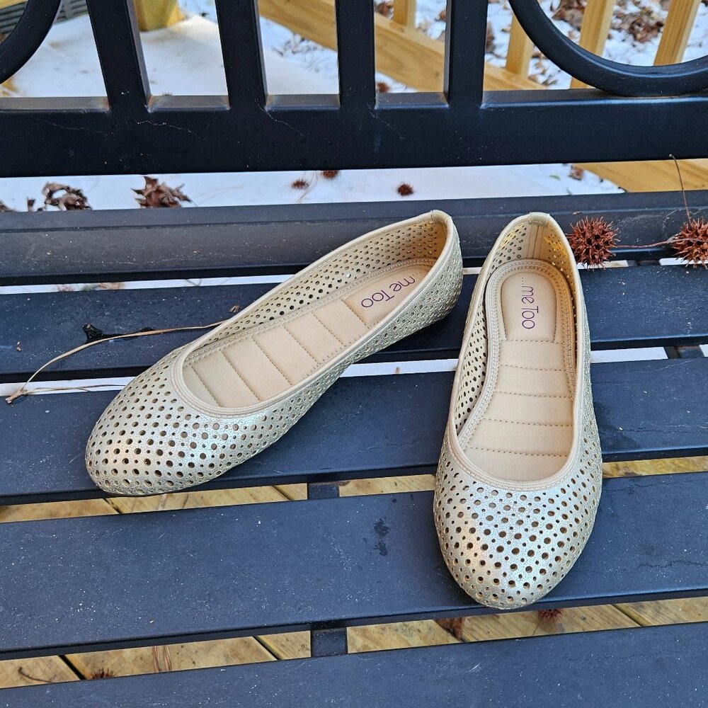 Me Too Gold flats NWOT Sz  9.5